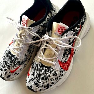 Woman’s Nike Sneakers size 8.5 black white red running shoes Nike 8.5 woman fit